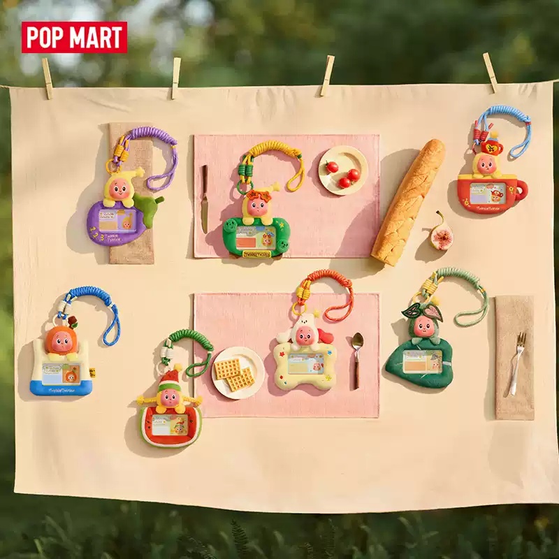 POP MART Twinkle Twinkle Live  - огляд і ціна Action Figure Stand